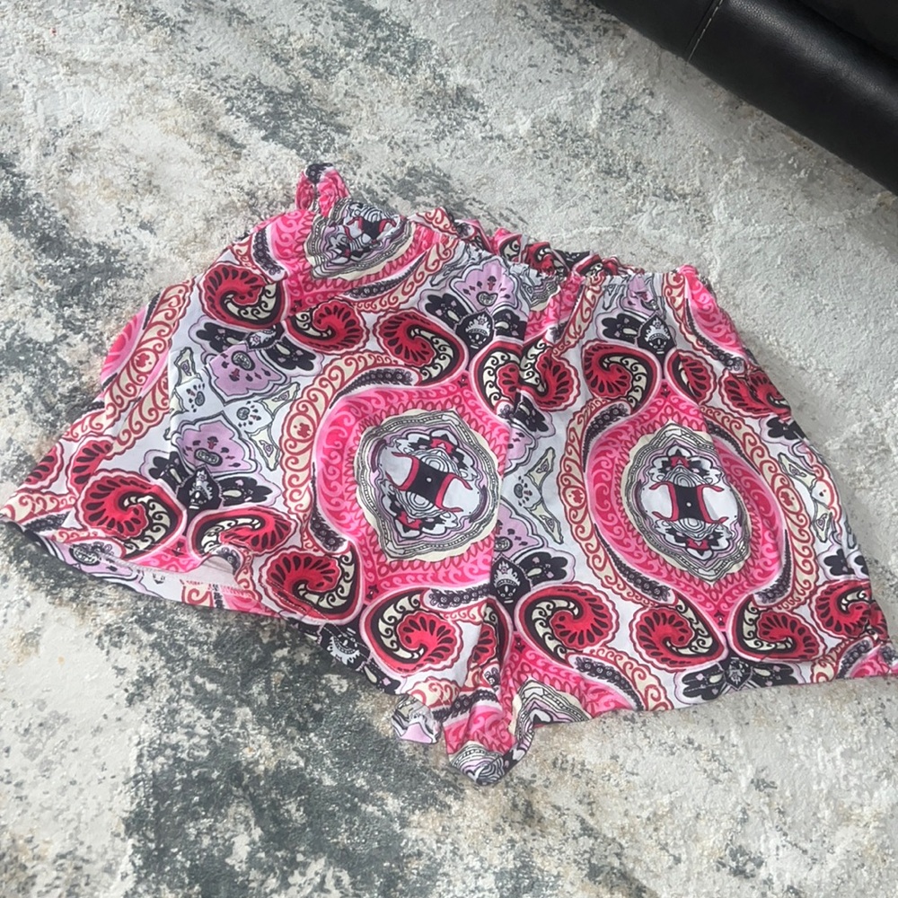 🌸Cute pink shorts with unique design never worn